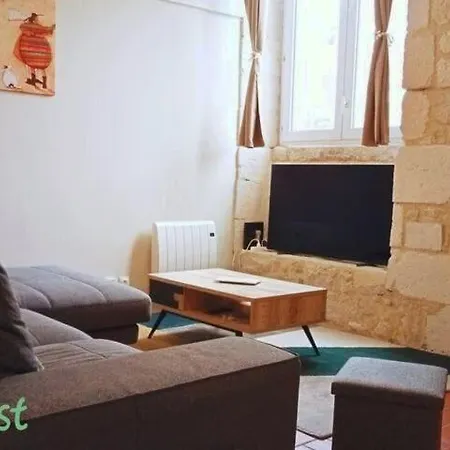 Modern Triplex - Center *