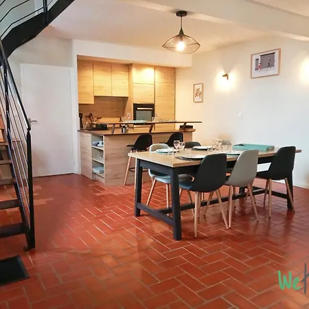 Modern Triplex - Center *